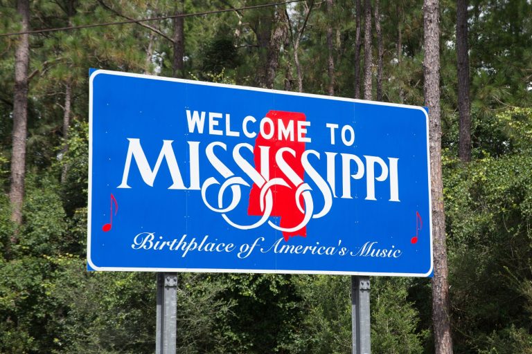Mississippi Exotic Pet Laws: Stay Legal & Keep Your Dream Pet